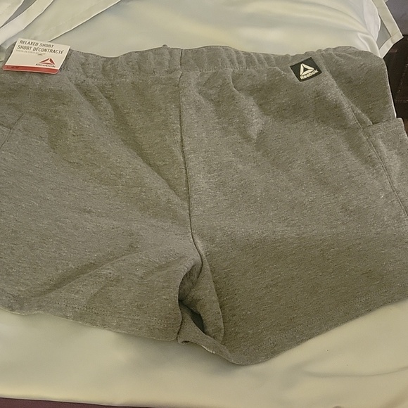 Reebook gray short casuel wear new - Picture 6 of 8